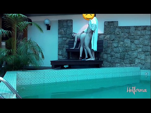 ❤️ Giimbitar sa amo ang katabang sa pool, apan dili makasukol sa init ️❌ Porno sa amon ❤